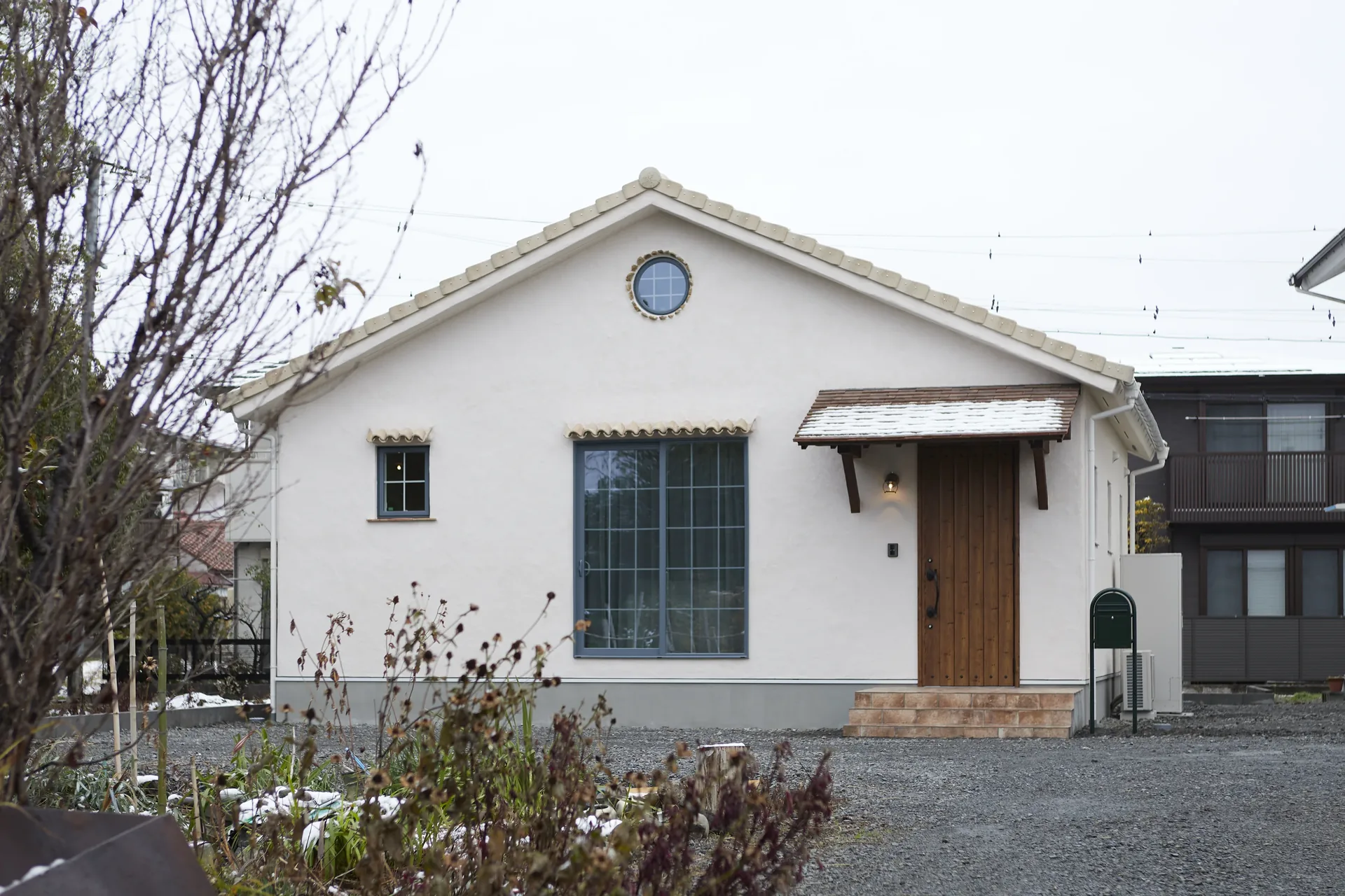 M邸